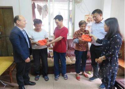 黨員志愿服務(wù)在行動!市殘聯(lián)走進圣堂社區(qū)義診慰問送溫暖